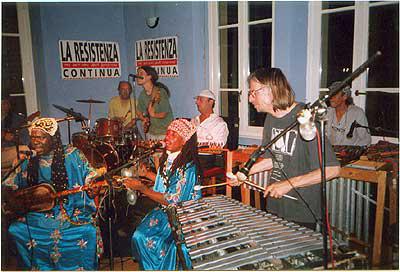 hadahowa mahmoud gania dans un studio kinn asyadi f canada  sa77a ma7moudd